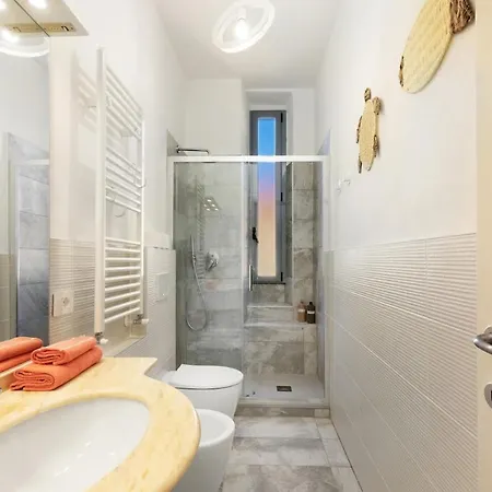 Appartamento A Stone's Throw From - Balcony - Ac