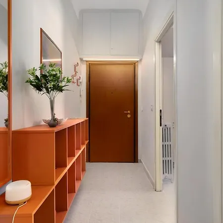 Apartment A Stone's Throw From - Balcony - Ac