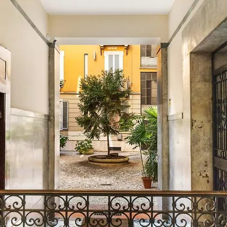A Stone's Throw From - Balcony - Ac Mailand
